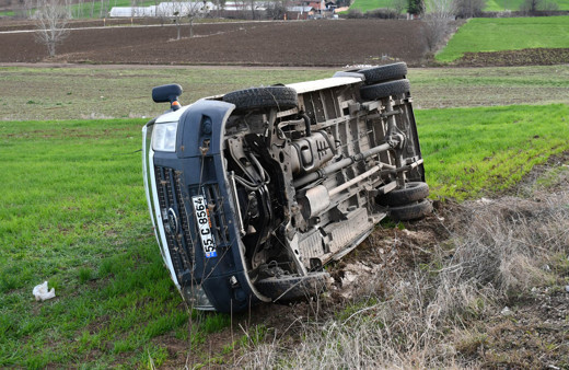 Samsun'da öğrenci servisi devrildi: Yaralılar var