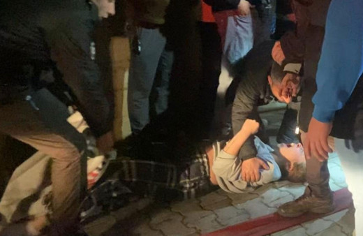 Ailesinin yaşadığı daireyi benzin döküp ateşe verdi!