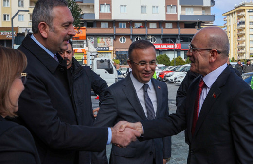 Hazine ve Maliye Bakanı Mehmet Şimşek iş dünyası temsilcileriyle buluştu