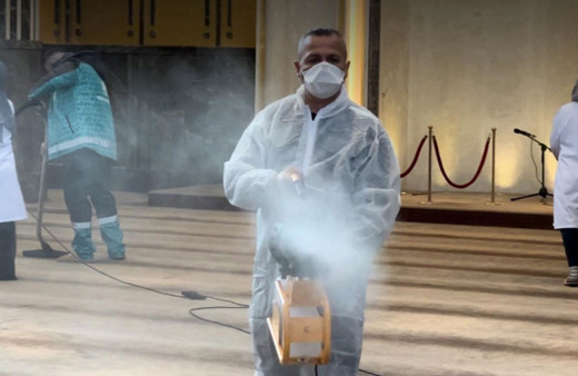 Taksim Camii ramazana hazırlık için gül suyuyla yıkandı