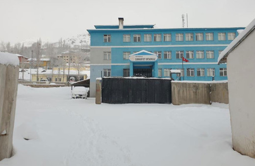 Van Başkale'de okullar tatil edildi: 65 yerleşim yerinin yolu kapandı