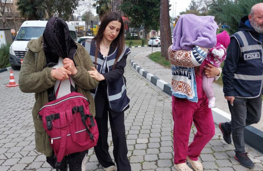 Evlerden hırsızlık yapan 2 kadın tutuklandı!