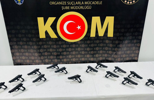 İzmir'de 15 ruhsatsız tabanca ele geçirildi!