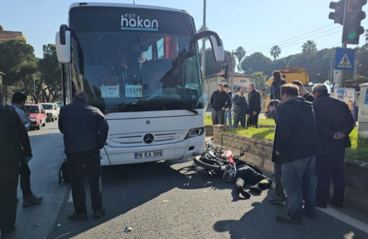 Otobüs motosiklete çarptı, motosiklet sürücüsü öldü!