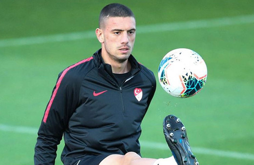 Bıyık bırakan Merih Demiral, sosyal medyada en çok konuşulanlar arasına girdi