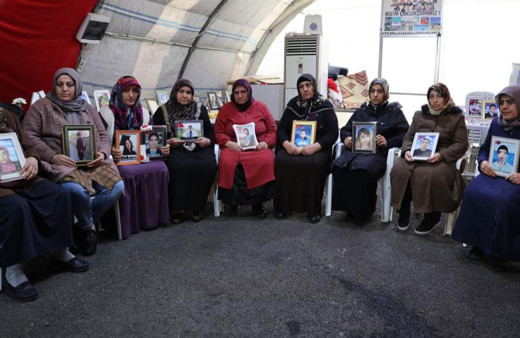 Diyarbakır anneleri Ramazan'a evlatlarının yolunu gözleyerek giriyor