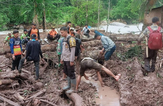 Endonezya'da sel ve toprak kayması: 21 kişi öldü!