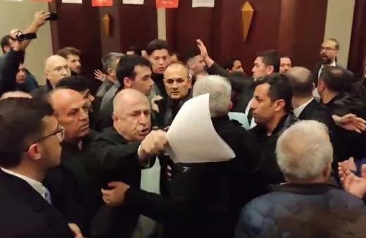 Zafer Partisi Genel Başkanı Ümit Özdağ'ın programında kavga