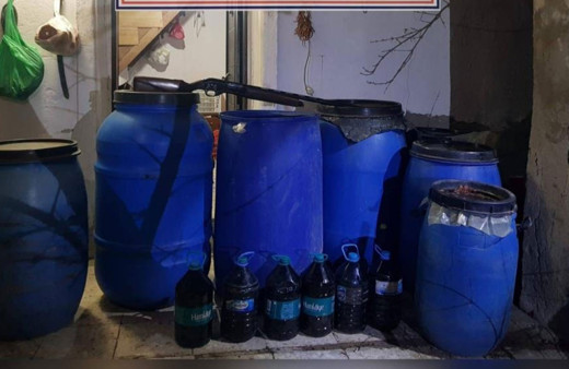 Tekirdağ'da 1 ton 150 litre el yapımı şarap ele geçirildi