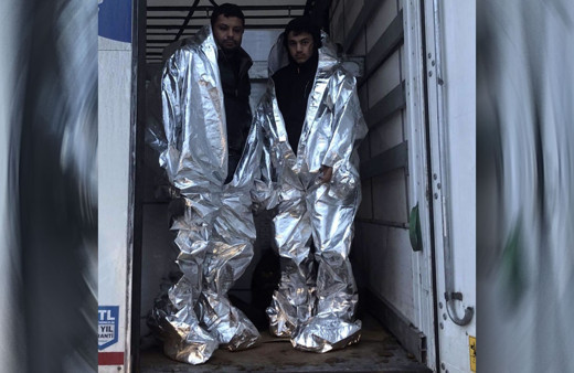 Kaçak göçmenleri alüminyum kaplama da gizleyemedi!