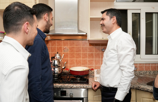 Murat Kurum menemen pişirirken ocağın altının yanmadığı görüntüler için konuştu