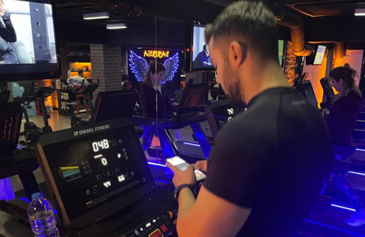 Egzersiz sırasında cep telefonu kullanmayın!