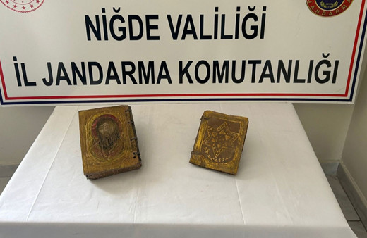 Niğde'de ceylan derisinden el yazması kitap ele geçirildi