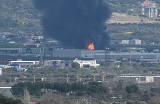Dumanlar birçok noktadan görülüyor! Soğuk hava deposunda büyük yangın