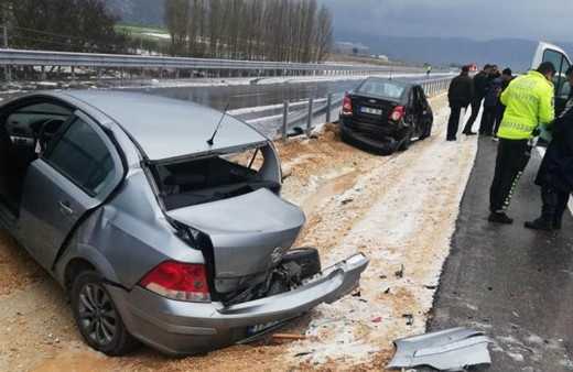 Çorum'da dolu yağışı kazaya neden oldu: 1 ölü, 3 yaralı