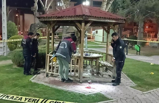 Çorum'da parkta dehşet! Gencin bacakları ampute edildi