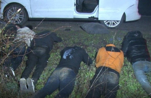 Dur ihtarına uymayan araçta 6 kaçak göçmen yakalandı!