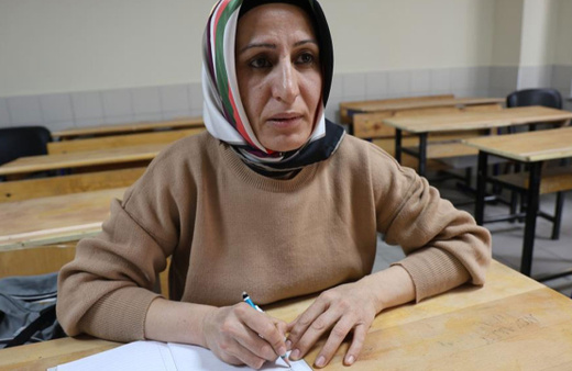 Ehliyet alabilmek için okuma yazma kursuna yazıldı