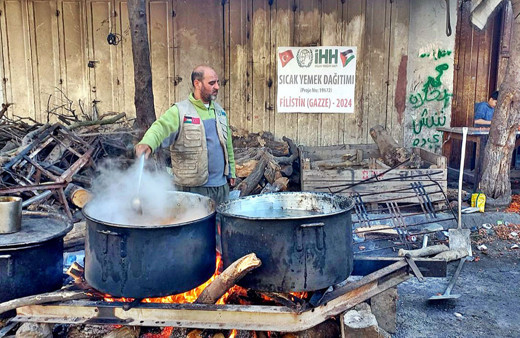 İHH, Gazze'de en çok yemek dağıtımı yapan kuruluşlar arasına girdi