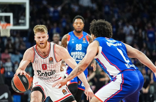 Anadolu Efes, Olympiakos'u mağlup etti