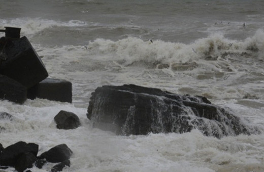 Kimyasal madde taşıyan tanker Japonya açıklarında alabora oldu!