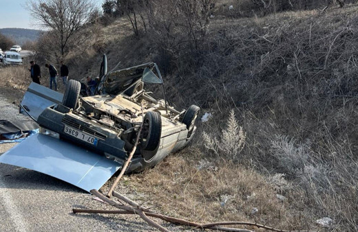 Otomobil devrildi, 1 kişi öldü, 2 kişi yaralandı!