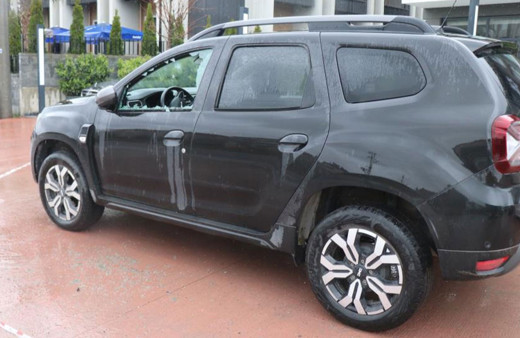 Aracının içinde başından silahla vurulmuş halde bulundu!