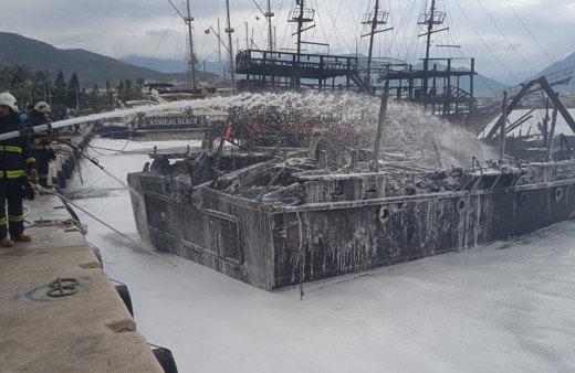 Yanan teknelerdeki hasar gün aydınlanınca ortaya çıktı