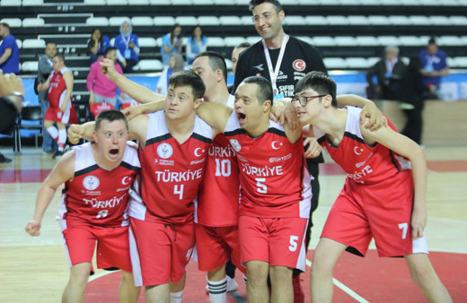 Down Sendromlu Milli Basketbol Takımı, Trisome Oyunları'nda ilk maçını kazandı