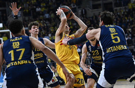 Fenerbahçe Beko Barcelona'yı rahat geçti