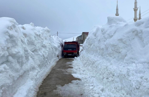 Kazıkbeli Yaylası ve 5 köyün yolu seçim hazırlıkları için erken açıldı