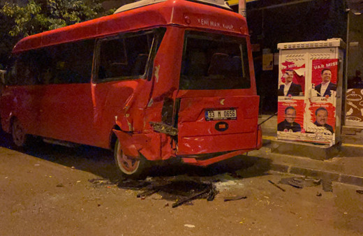 Mersin'de zincirleme kazada 2 kişi yaralandı