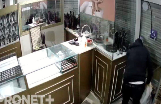 Esenyurt’ta 3 dakika içinde kuyumcudan 15 milyon lira değerinde altın çaldılar