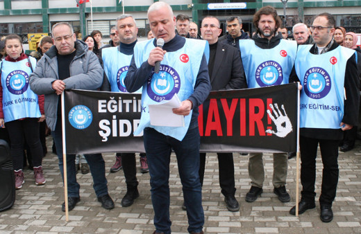 Bilecik'te öğretmene saldırı güvenlik kamerasına yansıdı