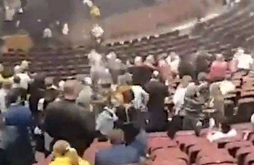 Moskova'da konser salonuna saldırı anı kameraya yansıdı