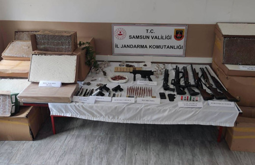 Samsun'da çete operasyonu! Ev değil cephanelik