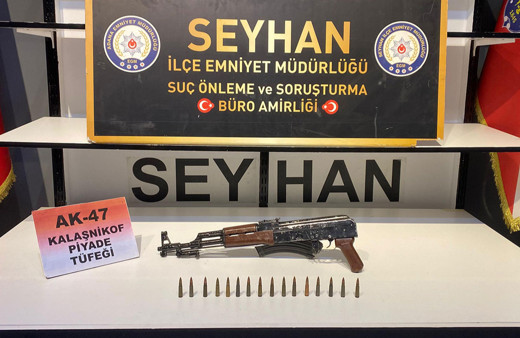 Evin odunluğunda kalaşnikof tüfek ele geçirildi!