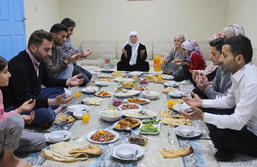 Kalp hastalarına "iftarda aşırı yüklenmeyin" uyarısı!