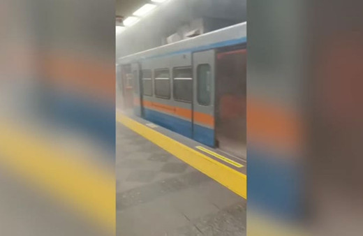 İstanbul'da metrodan dumanlar çıktı, seferler yapılamadı!