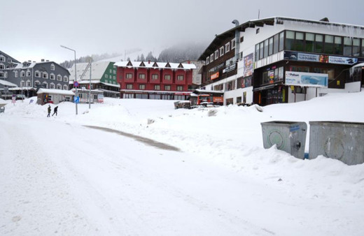 Uludağ'da kayak sezonu kapandı, pistler bomboş kaldı