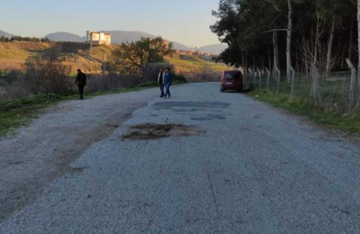 Eşi ile eski çalışanını parkta yakalayan koca cinnet geçirdi: 1’i ağır 2 yaralı!