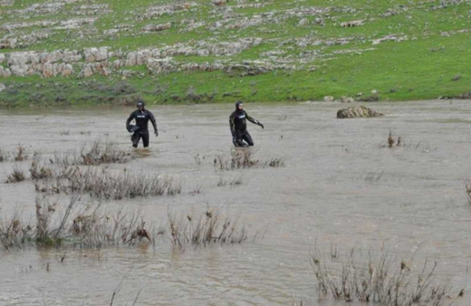 Akıntıya kapılıp kaybolan çocuk 3 gündür bulunamadı