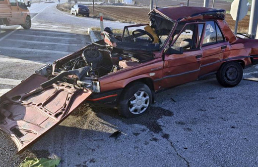 Otomobil ile kamyon çarpıştı, sürücü hayatını kaybetti!