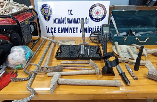 Hatay'da kaçak kazı yapan 4 zanlı suçüstü yakalandı