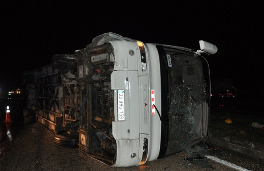 Mersin’de işçileri taşıyan otobüs kaza yaptı: 23 yaralı