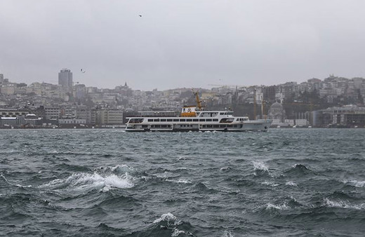 İstanbul'da olumsuz hava koşulları nedeniyle bazı vapur seferleri iptal edildi