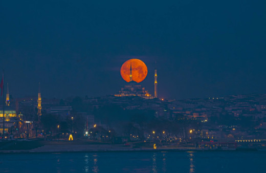 İstanbul’da eşsiz dolunay manzarası mest etti