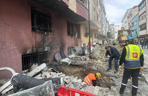 Esenyurt’ta İSKİ ekiplerinin çalışma sırasında doğalgaz borusu patladı: 2 daire harabeye döndü