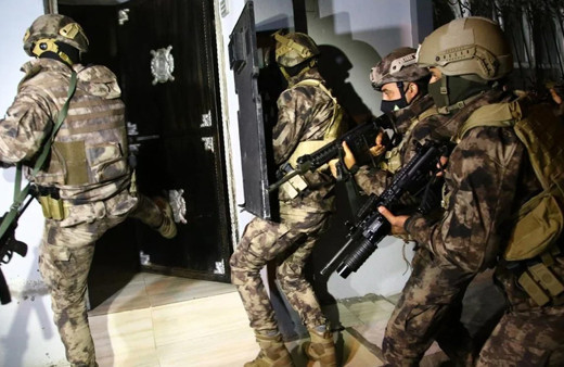 Bir suç örgütü daha 'Mahzen'de çökertildi: 12 kişi gözaltında