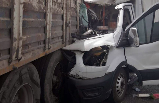 TIR'a arkadan çarpan kamyonetin sürücüsü hayatını kaybetti!